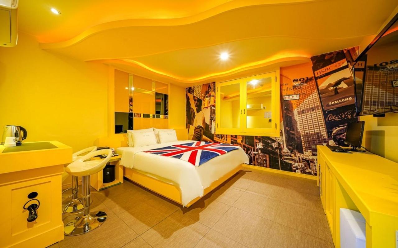 W Boutique Hotel Gimhae Bagian luar foto